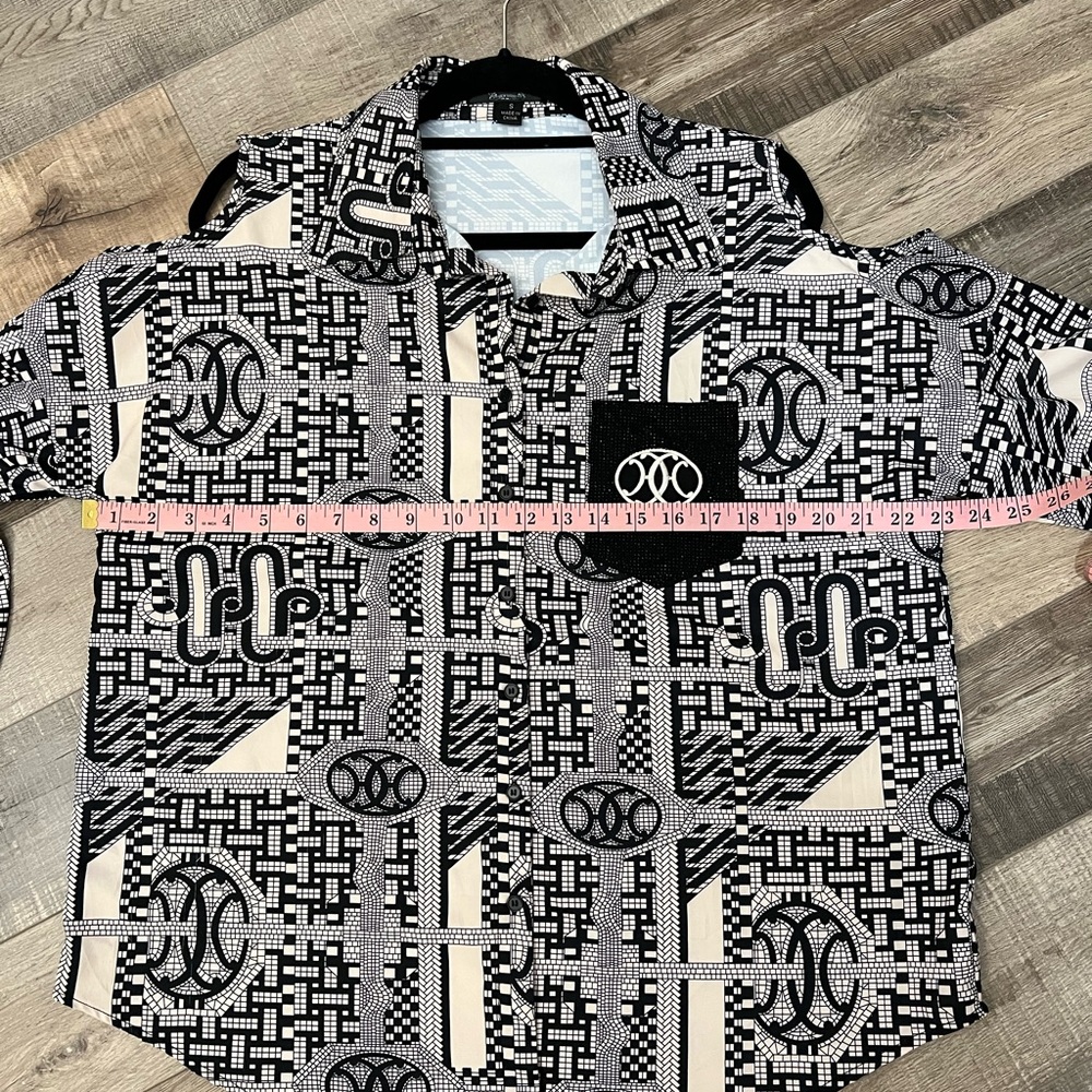 AZI New York button down cold shoulder Black and White shirt size S EUC - Picture 3 of 6